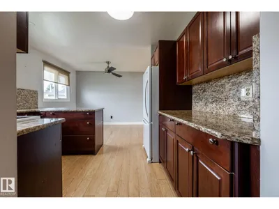 8836 150 AV NW photo 6