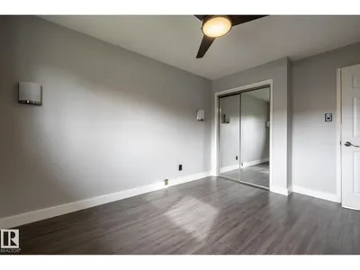 8836 150 AV NW photo 32