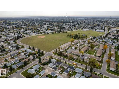 8836 150 AV NW photo 61