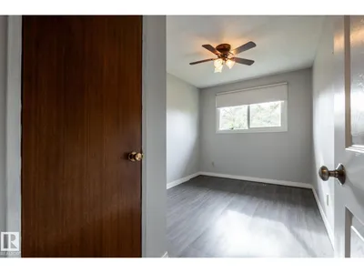 8836 150 AV NW photo 23