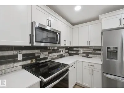 1024 BERG PL photo 44