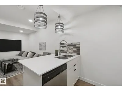1024 BERG PL photo 45