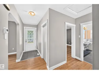 10715 133 ST NW photo 32