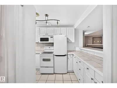 10715 133 ST NW photo 39