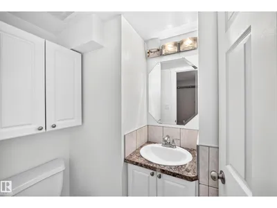 10715 133 ST NW photo 45