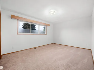 10307 135 AV NW photo 17