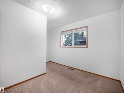 10307 135 AV NW photo 27