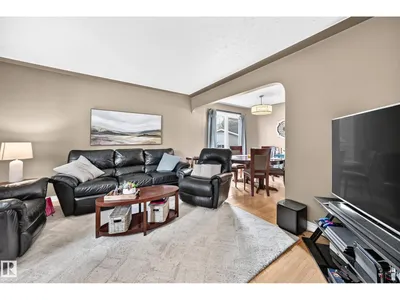 11524 133 ST NW photo 11