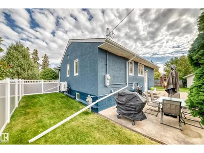 11524 133 ST NW photo 42