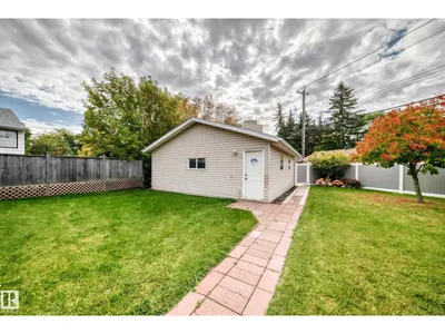 11524 133 ST NW photo 33