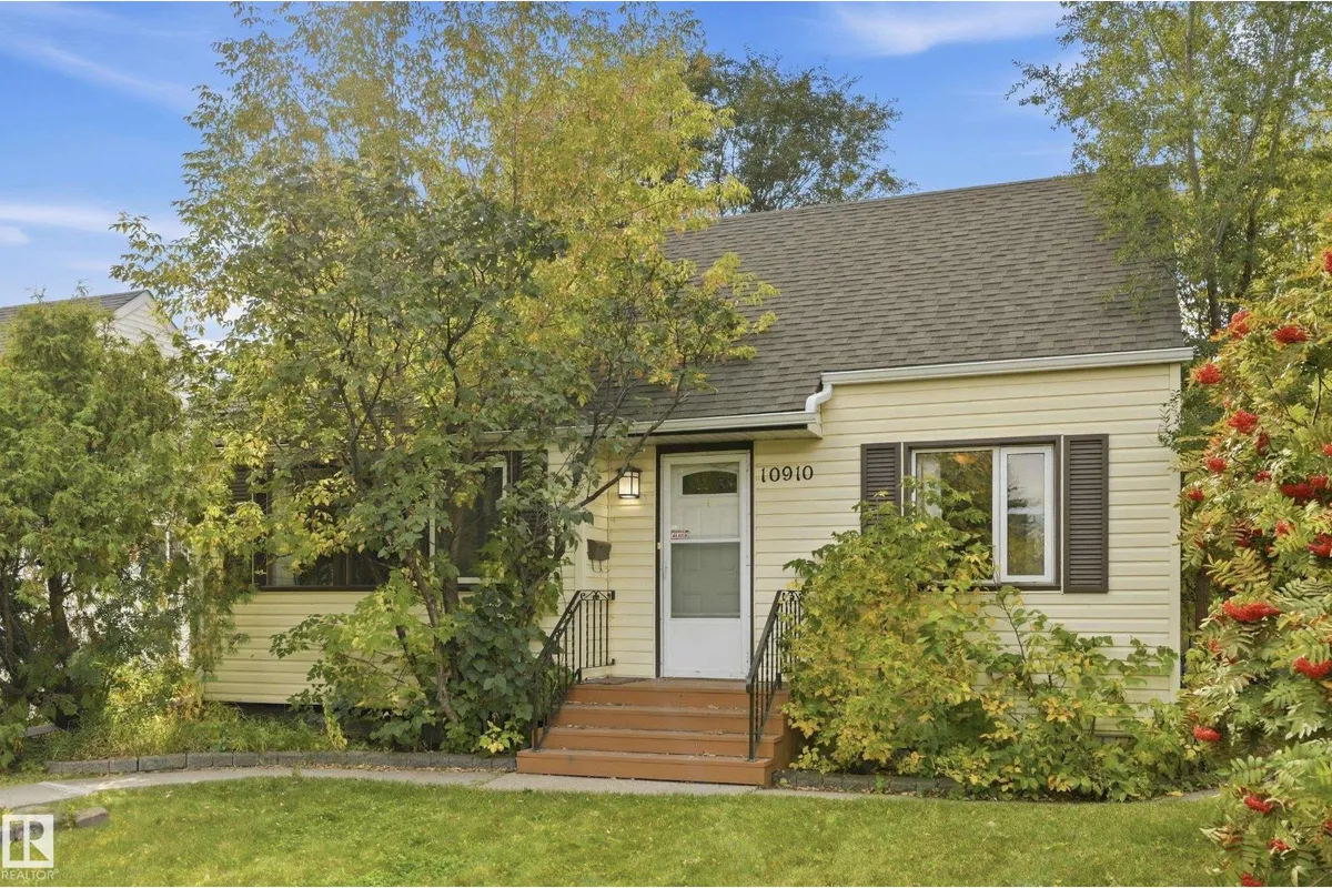 10910 117 ST NW exterior