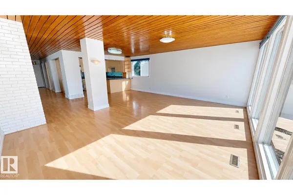 8204 14 AV NW photo 3