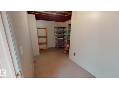 8204 14 AV NW photo 32