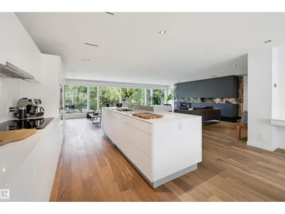 8712 136 ST NW photo 23
