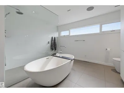 8712 136 ST NW photo 37