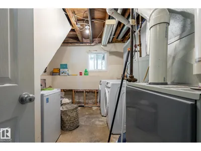 10972 157 ST NW photo 15