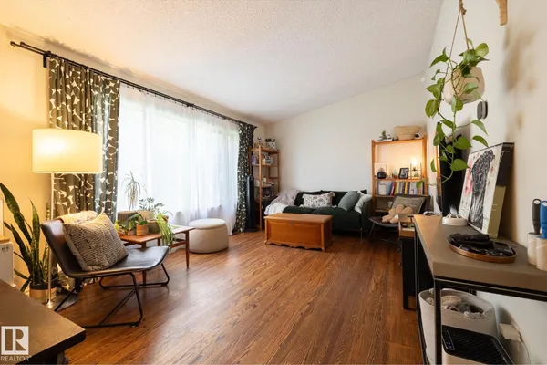 10972 157 ST NW photo 2