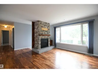 10243 42 ST NW photo 6