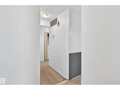 290 Lancaster TC NW photo 6