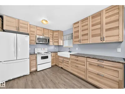 290 Lancaster TC NW photo 8