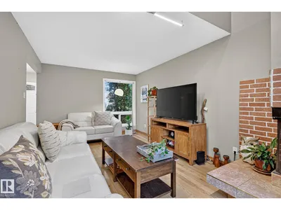 17919 78 AV NW photo 5