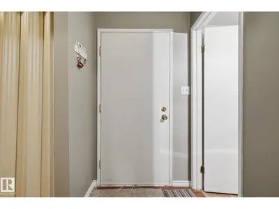 #50 4610 17 AV NW photo 6
