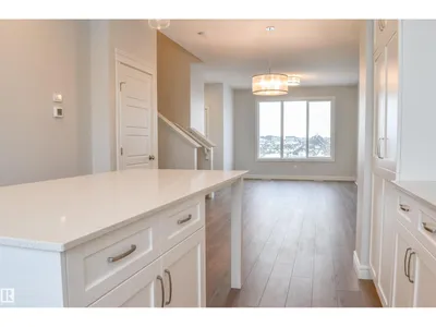18832 28 AV NW photo 11