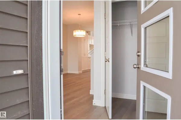 18832 28 AV NW photo 2