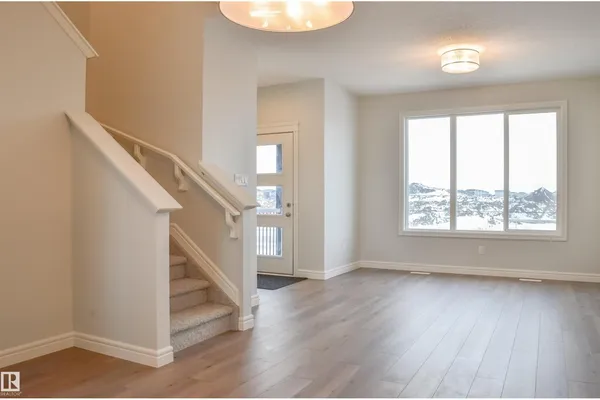 18832 28 AV NW photo 3
