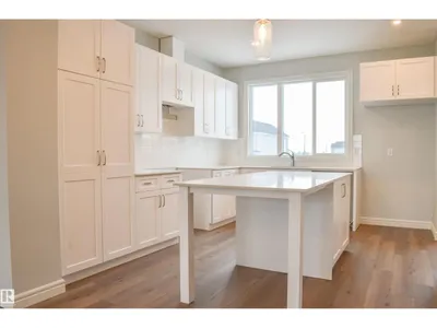 18832 28 AV NW photo 6