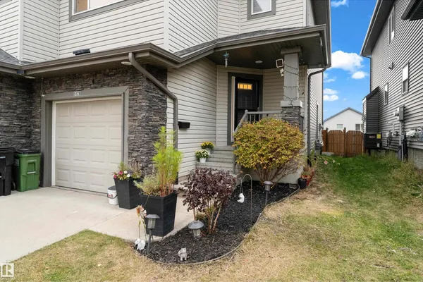 5128 20 AV SW photo 2
