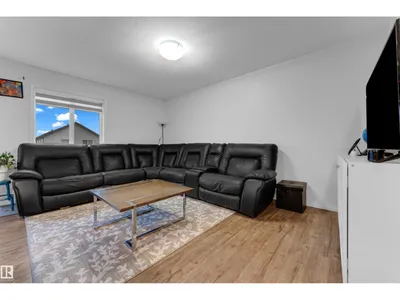 5128 20 AV SW photo 9