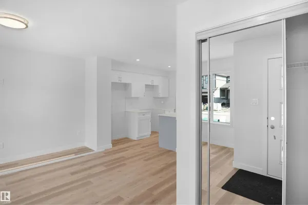 20839 16 AV NW photo 2