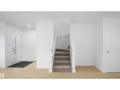 20843 16 AV NW photo 4