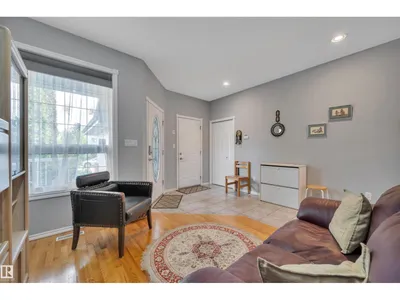 14932 136 ST NW photo 8