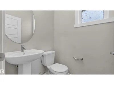 105 Greenfield LI photo 13