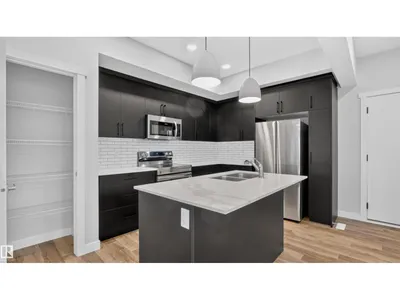 105 Greenfield LI photo 8
