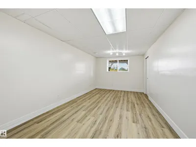 11615 8 AV NW photo 33