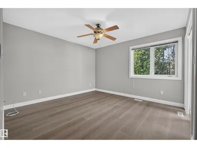 15216 49 ST NW photo 21