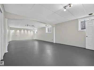 15216 49 ST NW photo 37