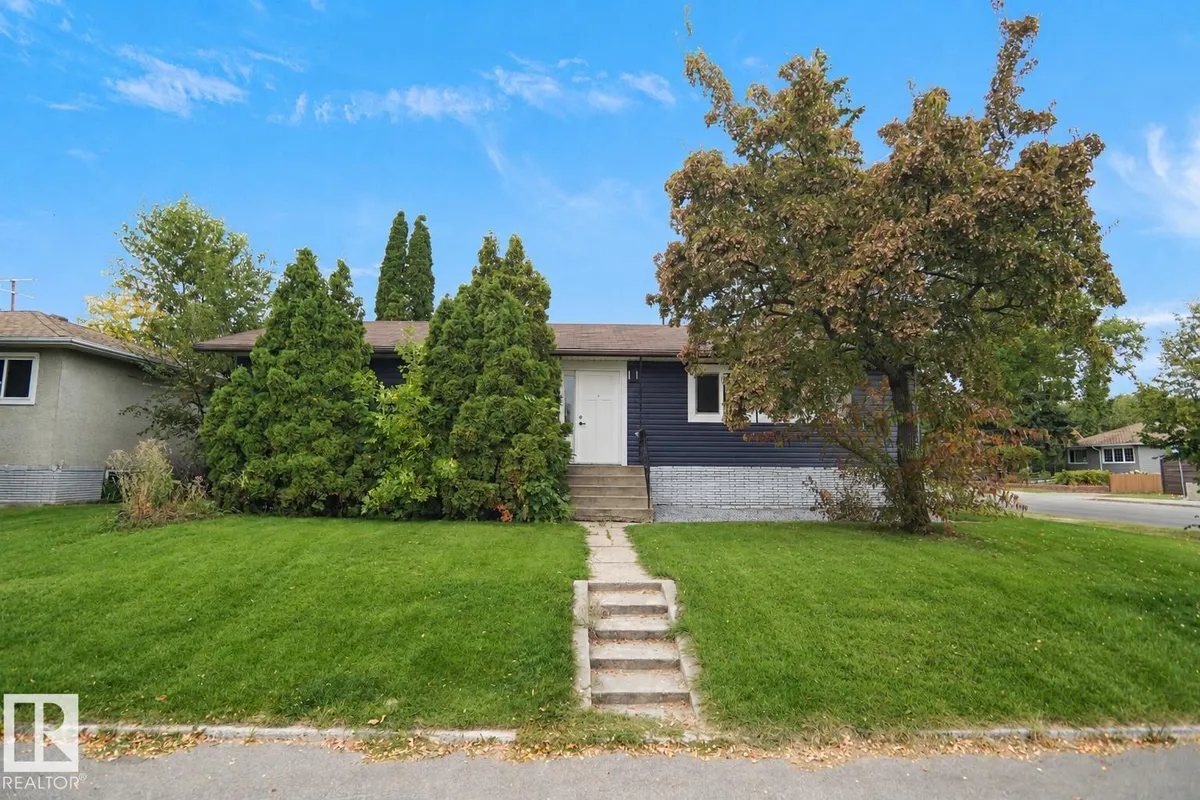 7501 95 AV NW exterior