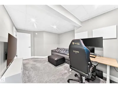 5718 175A AV NW photo 28