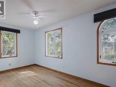 10948 75 Avenue NW photo 9
