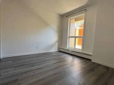 #108 10175 114 ST NW NW photo 13