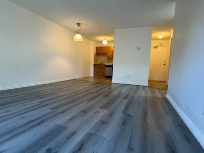 #108 10175 114 ST NW NW photo 9