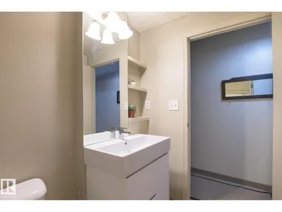 #412 10024 JASPER AV NW photo 12