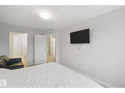 #125 5151 Windermere BV SW SW photo 16