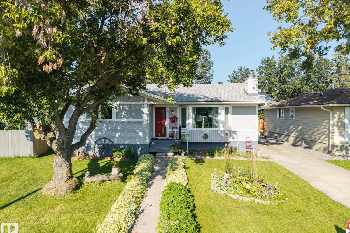 8932 187 ST NW exterior