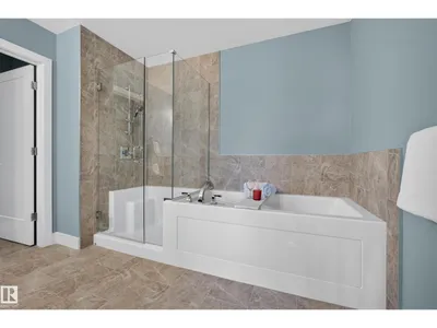 #732 200 BELLEROSE DR photo 25