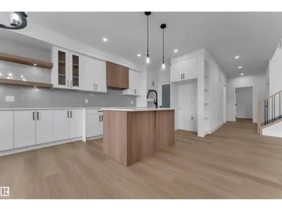 292 Munn Way photo 17